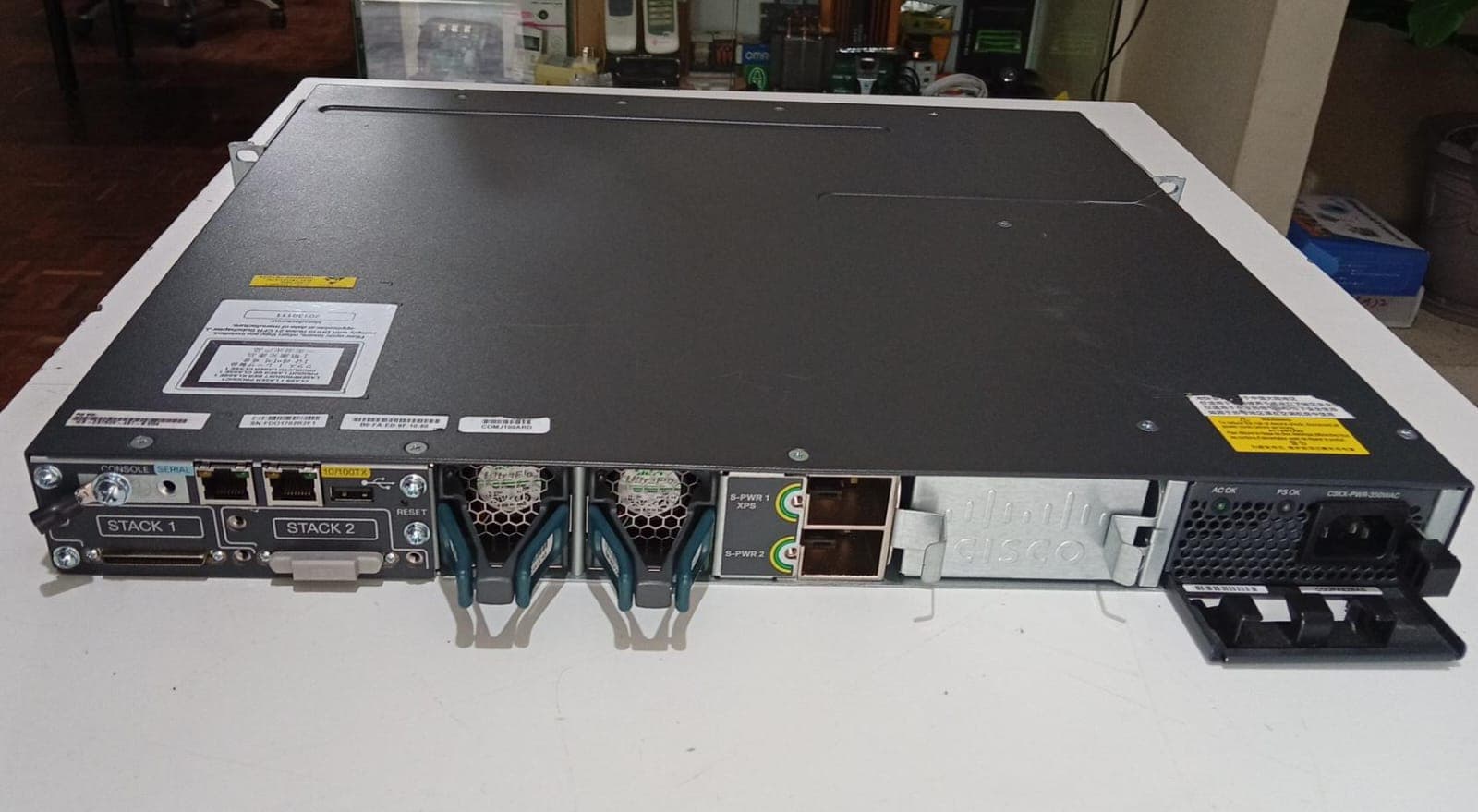 Switch Cisco Catalyst 3750-X Series 48 Puertos Gigabit Administrable Rack 1U / Usado — imagen 2