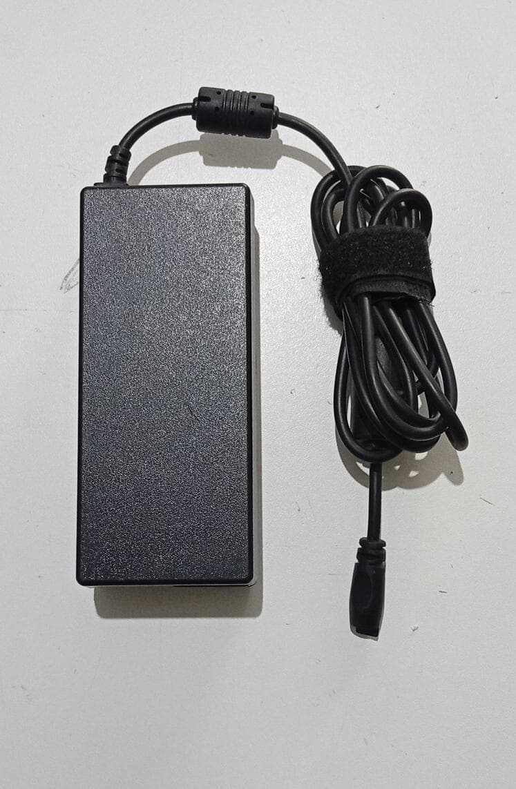 Cargador Adaptador Fuente De Poder Manhattan FSP090-DMCB1 90W 19V 4.74A, conector 2 Pines - Usado — imagen 2