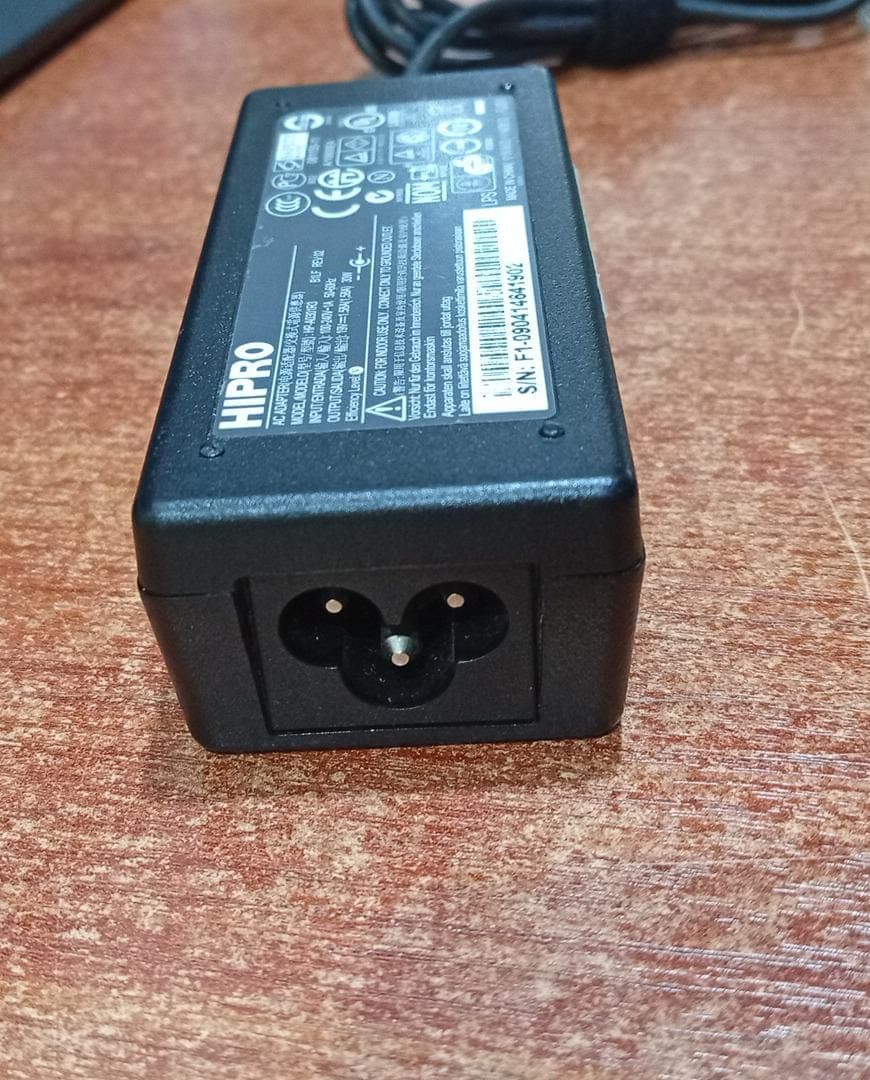 Cargador HIPRO HP-A0301R3 19V 1.58A 30W Punta 5.5×1.7mm / HP Mini y Acer Aspire One / Usado — imagen 2