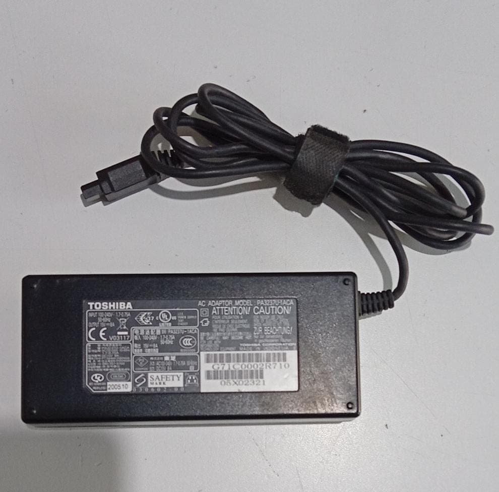 Adaptador AC Toshiba PA3237U-1ACA 15V 8A 120W 4-Pin para Qosmio y Satellite / Usado