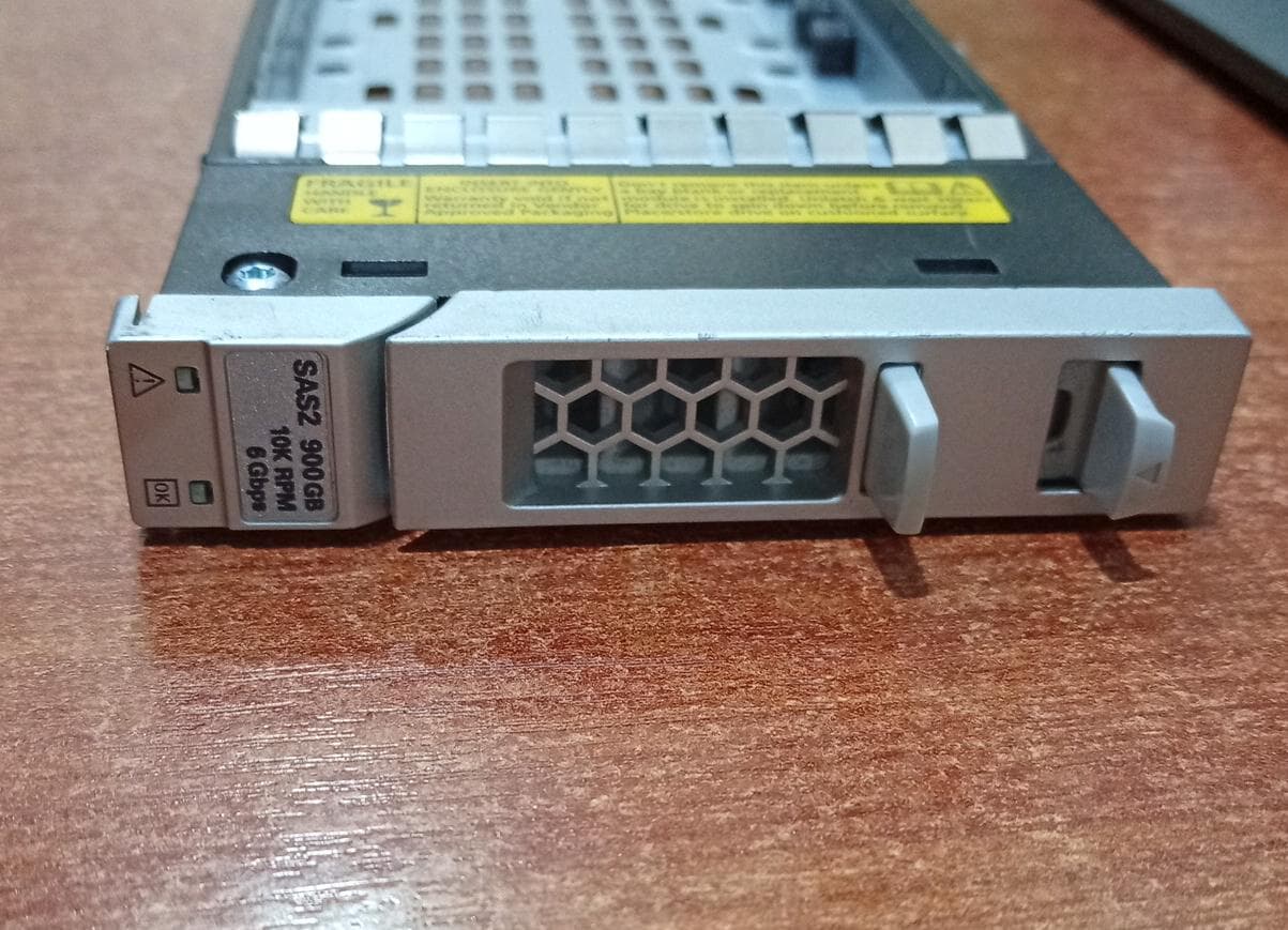 Caddy Bandeja para Disco Duro 2.5" (7044311) P/N 0976502-08 SAS/SATA Hot Swap - Usado — imagen 3