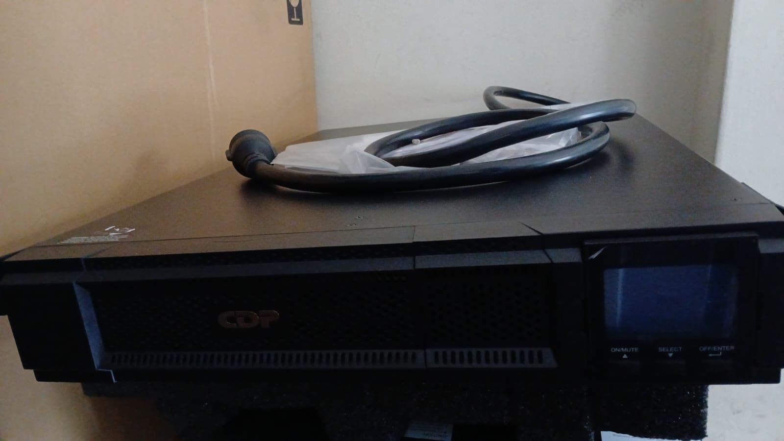 UPS Online CDP UPO11-3RT 3000VA / 2700W Rack/Torre LCD – Seminuevo — imagen 2