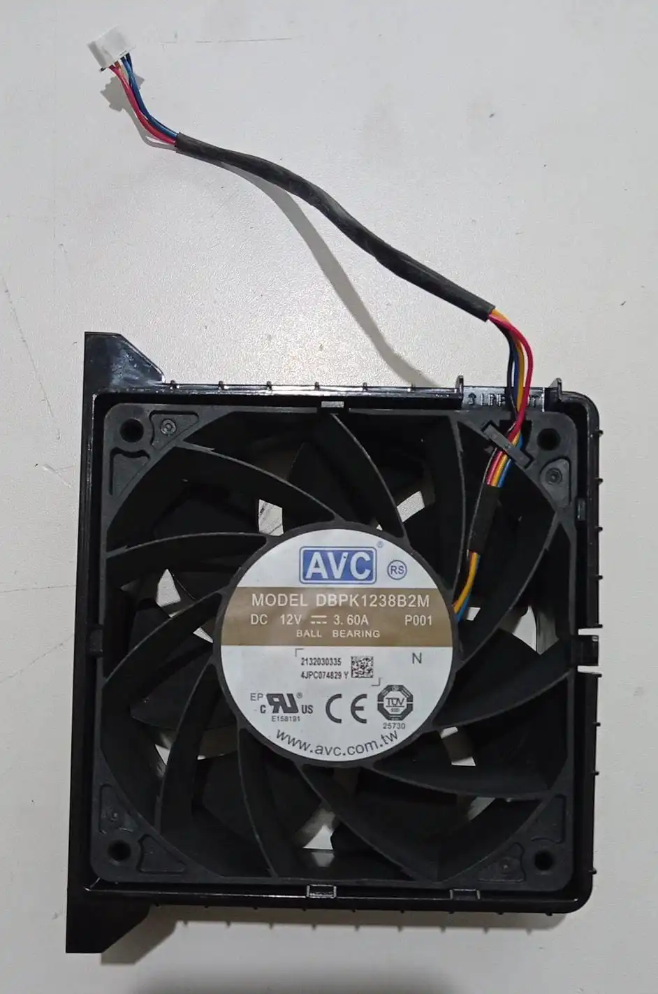 Ventilador axial AVC DBPK1238B2M 120mm 12V 3.60A 4 Pines PWM Alto Flujo / Usado