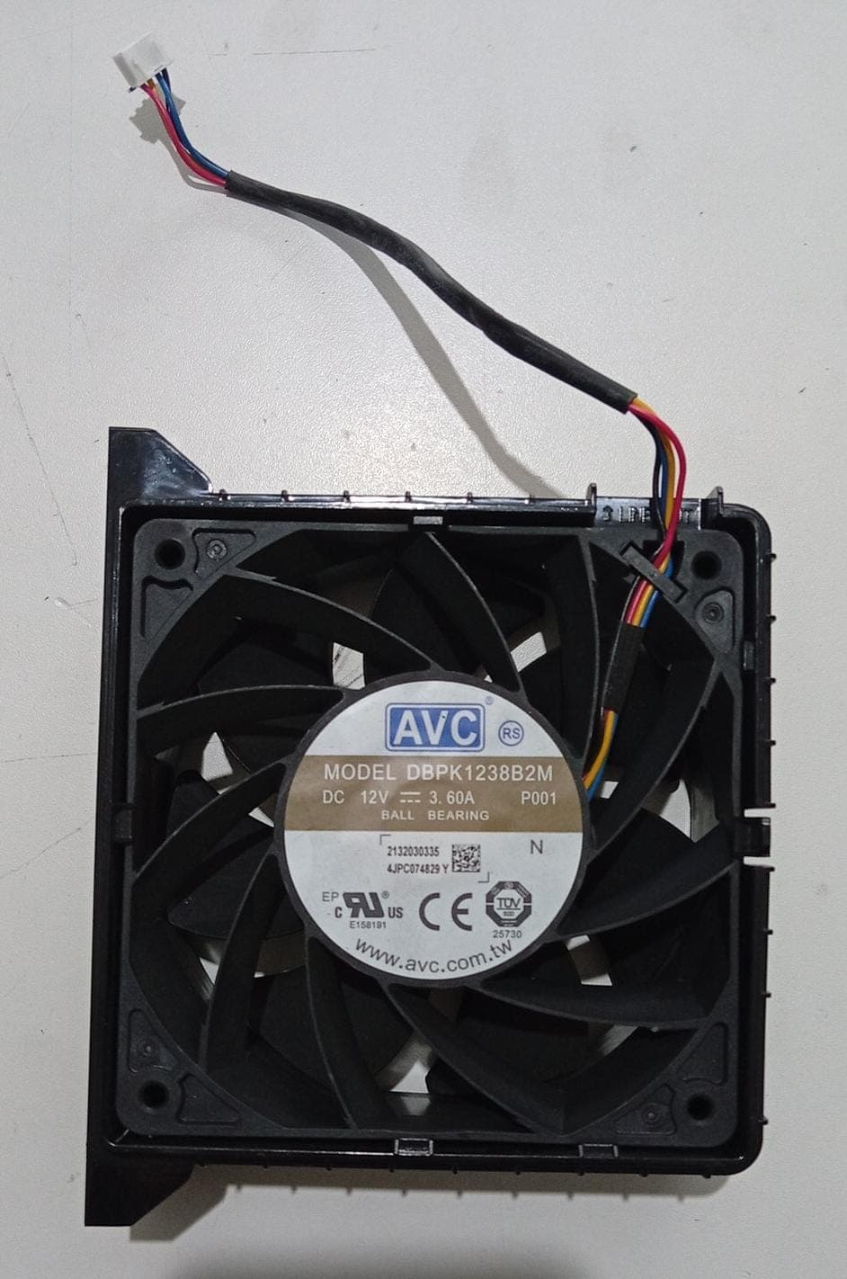 Ventilador axial AVC DBPK1238B2M 120mm 12V 3.60A 4 Pines PWM Alto Flujo / Usado