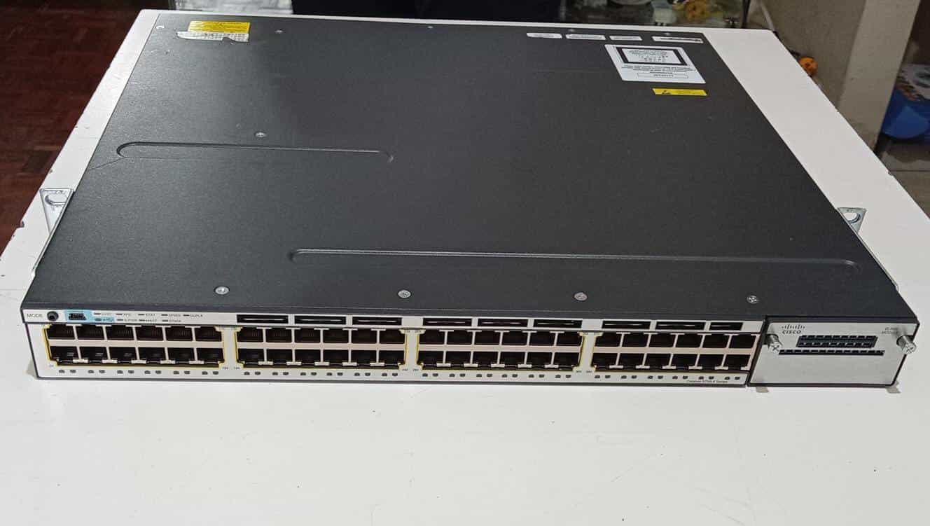 Switch Cisco Catalyst 3750-X Series 48 Puertos Gigabit Administrable Rack 1U / Usado