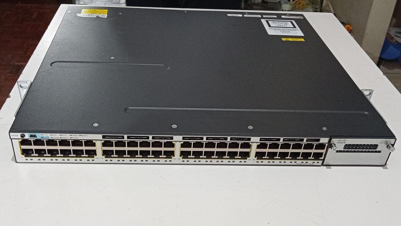 Switch Cisco Catalyst 3750-X Series 48 Puertos Gigabit Administrable Rack 1U / Usado