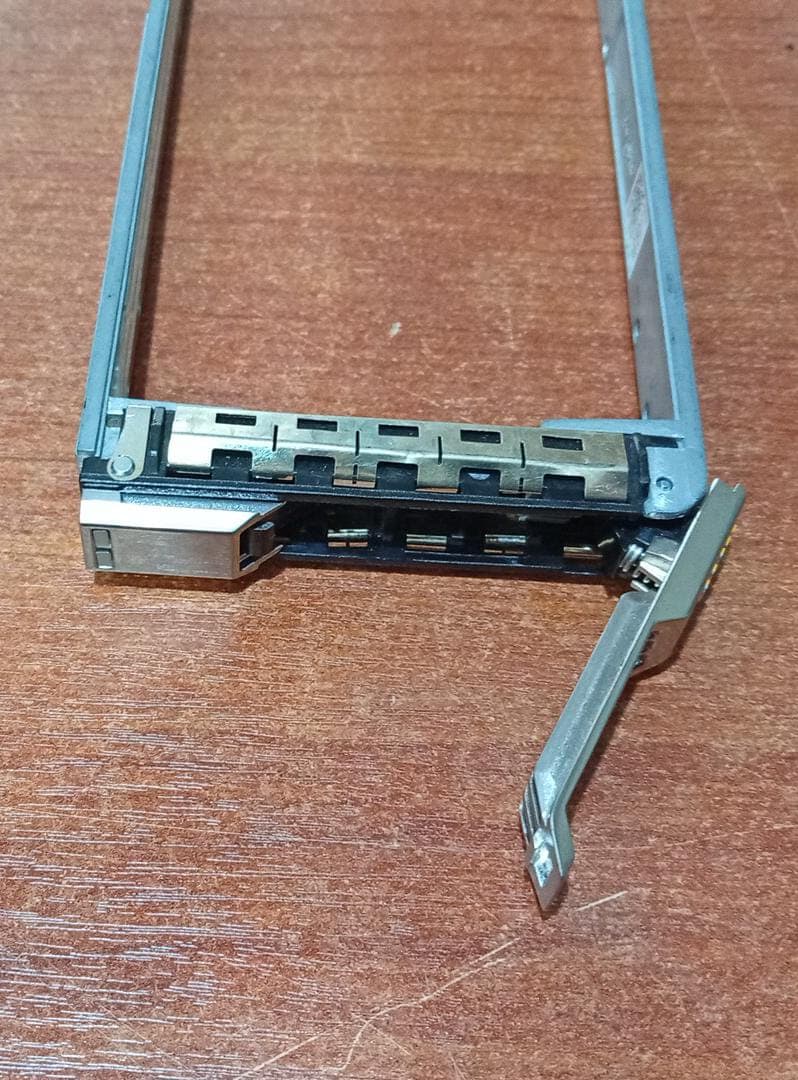 Bandeja Caddy Dell EMC 0DXD9H 2.5" SFF Hot-Swap SAS/SATA para Servidor PowerEdge Gen 14/15 - Usado — imagen 3