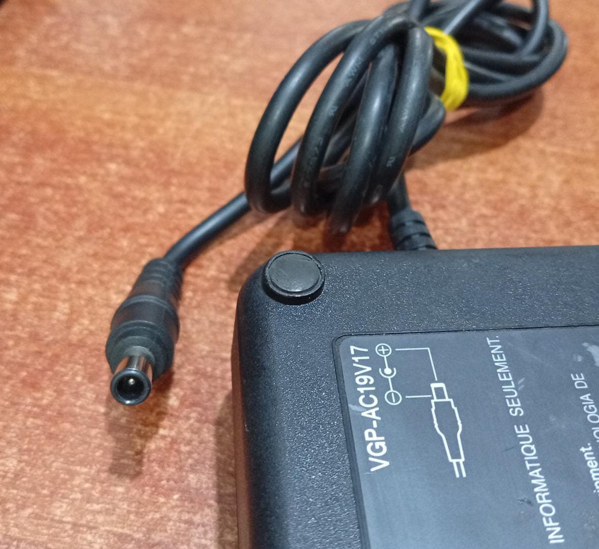 Cargador Original Sony VAIO VGP-AC19V17 19.5V 7.7A 150W – Adaptador AC Usado — imagen 2