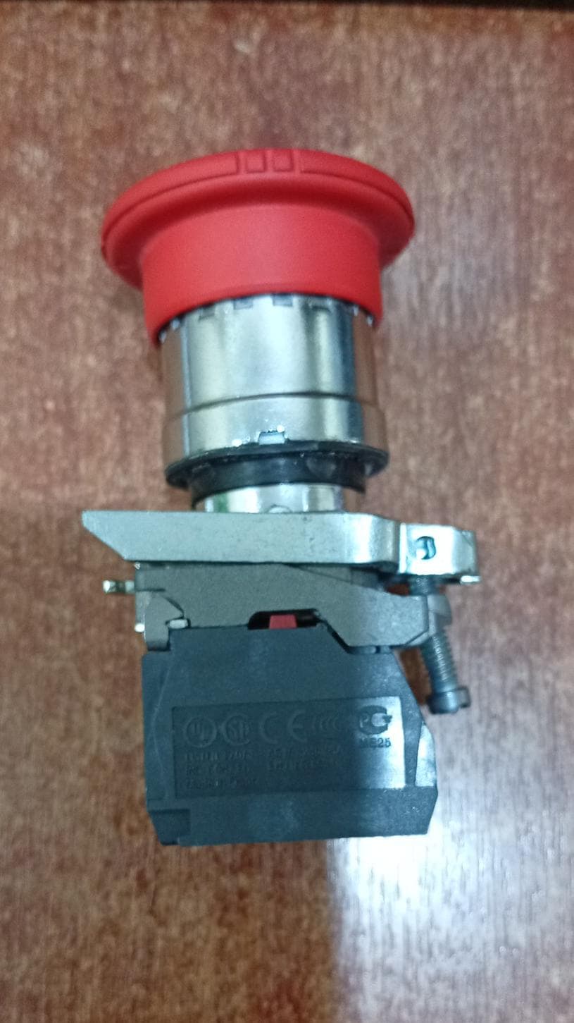 Botón Pulsador de Paro de Emergencia Schneider Electric ZBE-102 3NC 22mm - Usado — imagen 2