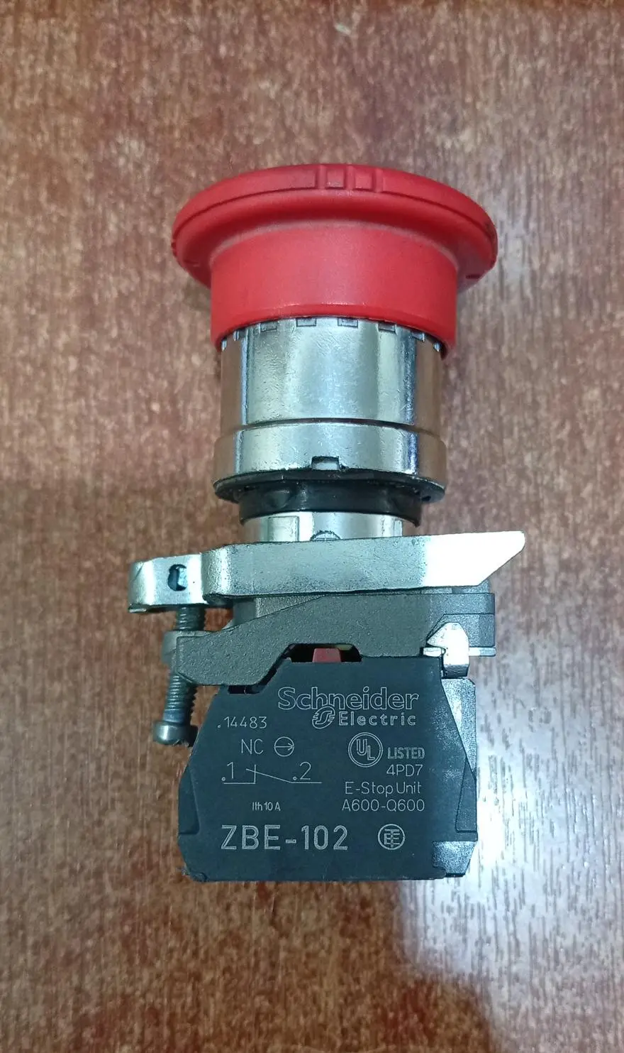 Botón Pulsador de Paro de Emergencia Schneider Electric ZBE-102 3NC 22mm - Usado — imagen 1