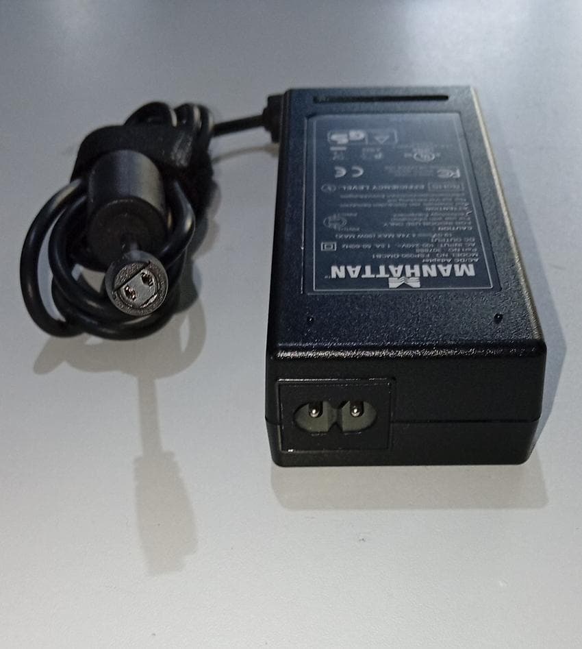 Cargador Adaptador Fuente De Poder Manhattan FSP090-DMCB1 90W 19V 4.74A, conector 2 Pines - Usado — imagen 3