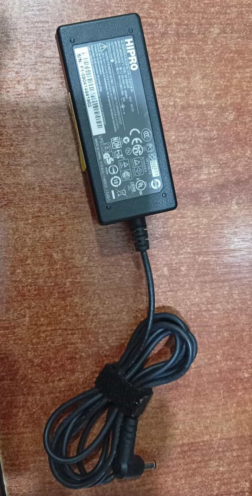 Cargador HIPRO HP-A0301R3 19V 1.58A 30W Punta 5.5×1.7mm / HP Mini y Acer Aspire One / Usado