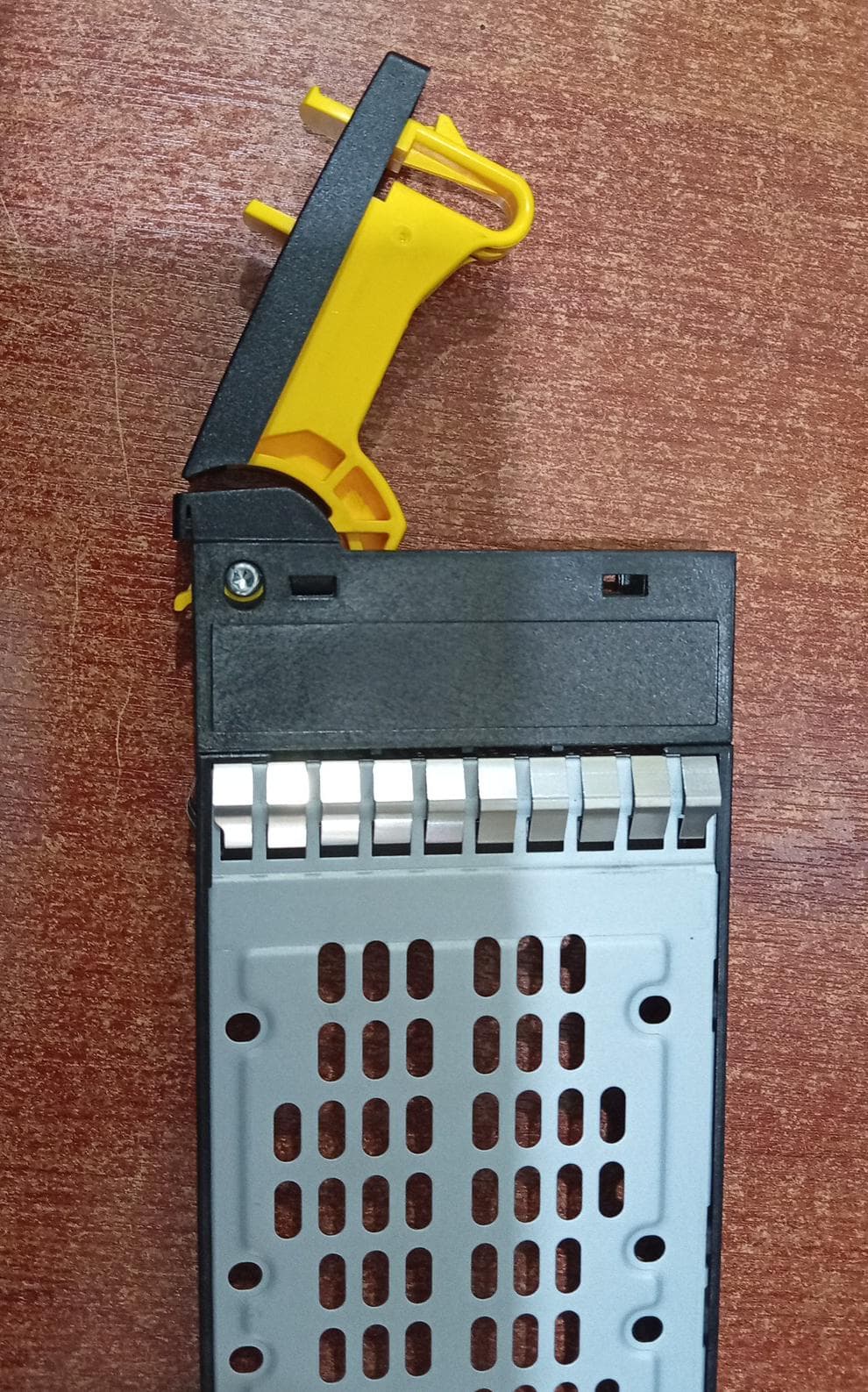 Caddy HP 3PAR StoreServ 2.5" SFF Hot Swap HDD/SSD P/N 710386-001 - Usado — imagen 4