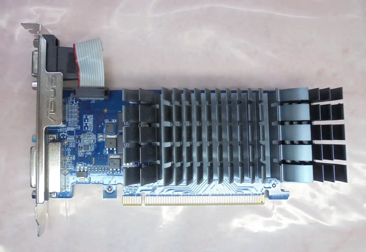Tarjeta de Video ASUS GeForce 210 1GB DDR3 (EN210 SILENT) Perfil Bajo
