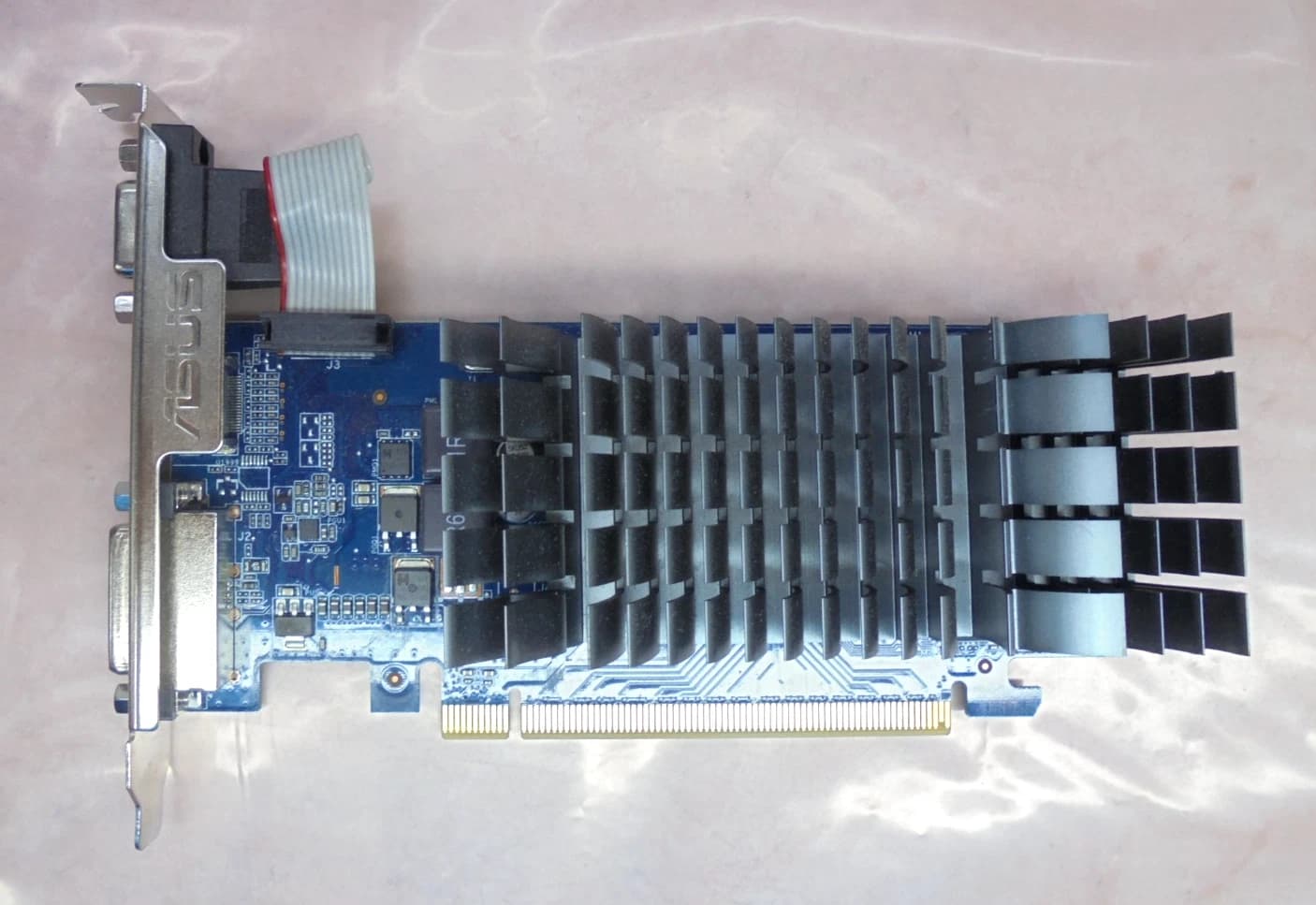 Tarjeta de Video ASUS GeForce 210 1GB DDR3 (EN210 SILENT) Perfil Bajo