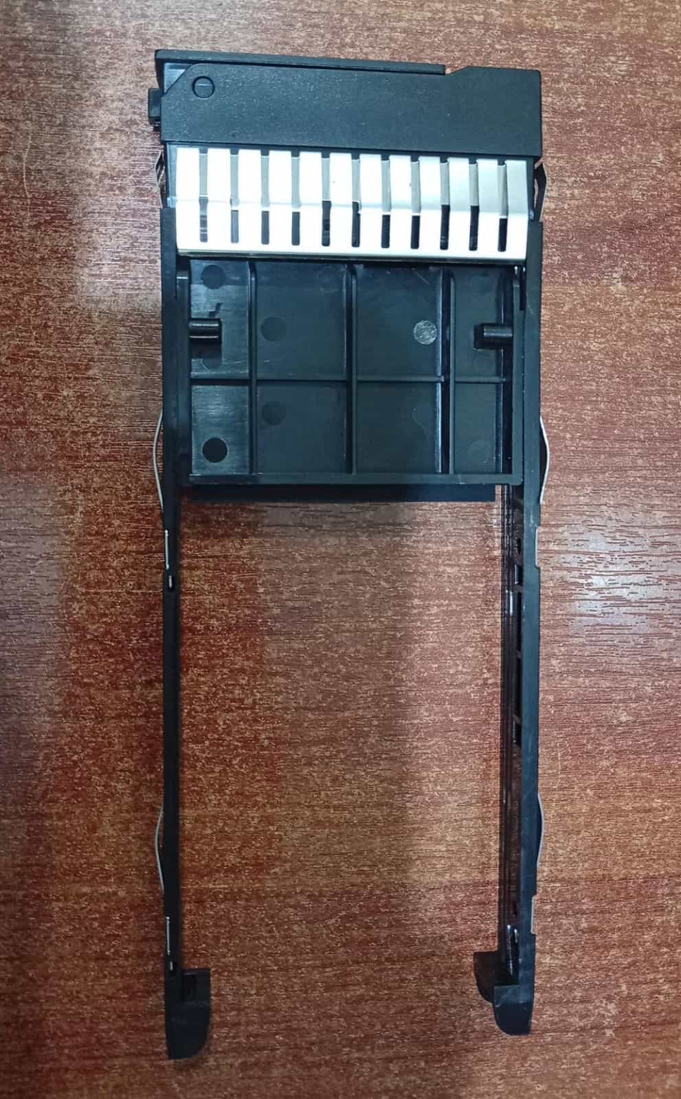 Caddy Bandeja para Disco Duro 2.5" SAS/SATA SFF Hot Swap P/N 0235G7DX - Usado