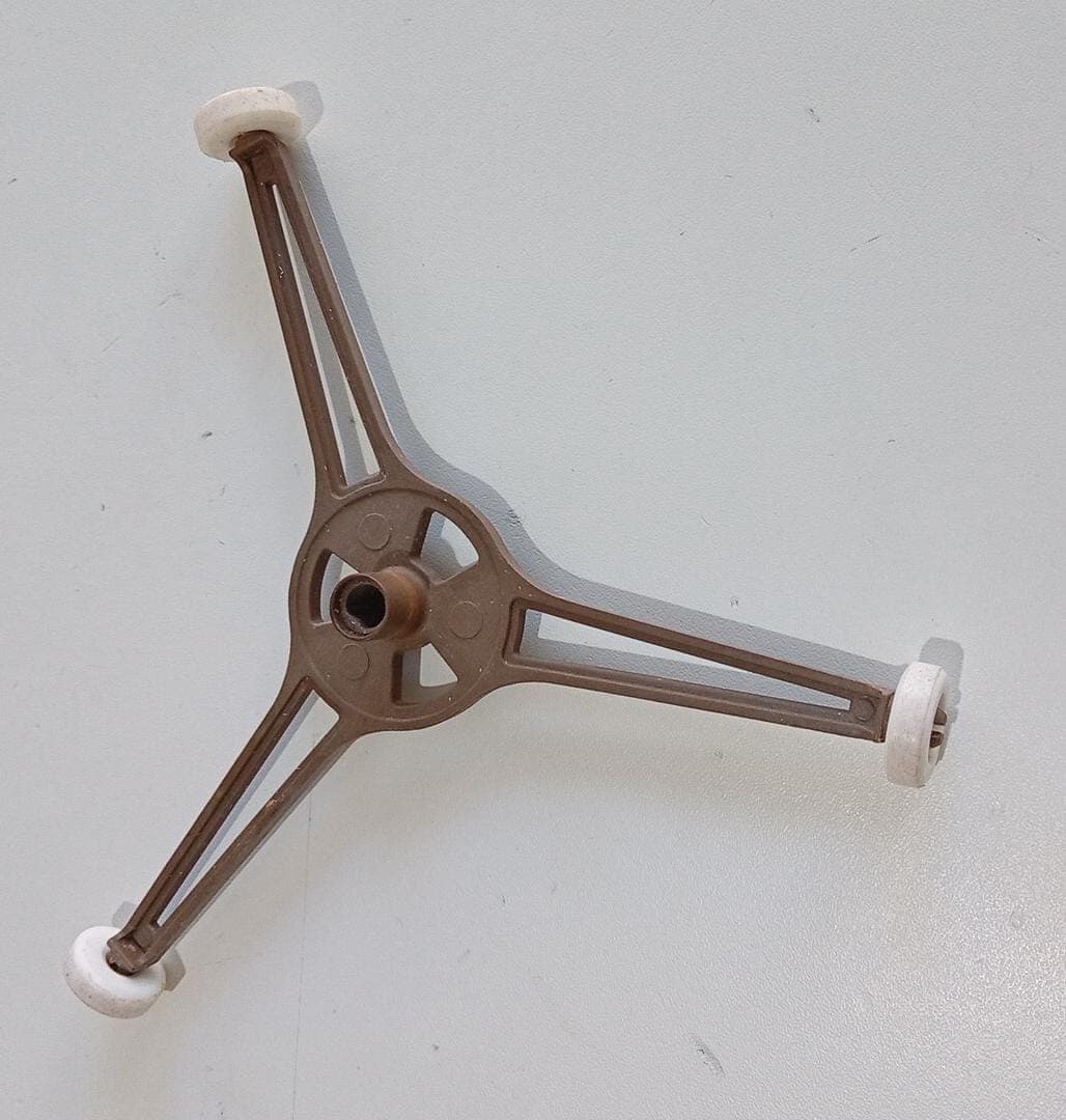 Soporte Triangular para Plato de Microondas 24 cm Sin Dientes Centrales 3 Ruedas – Usado — imagen 2