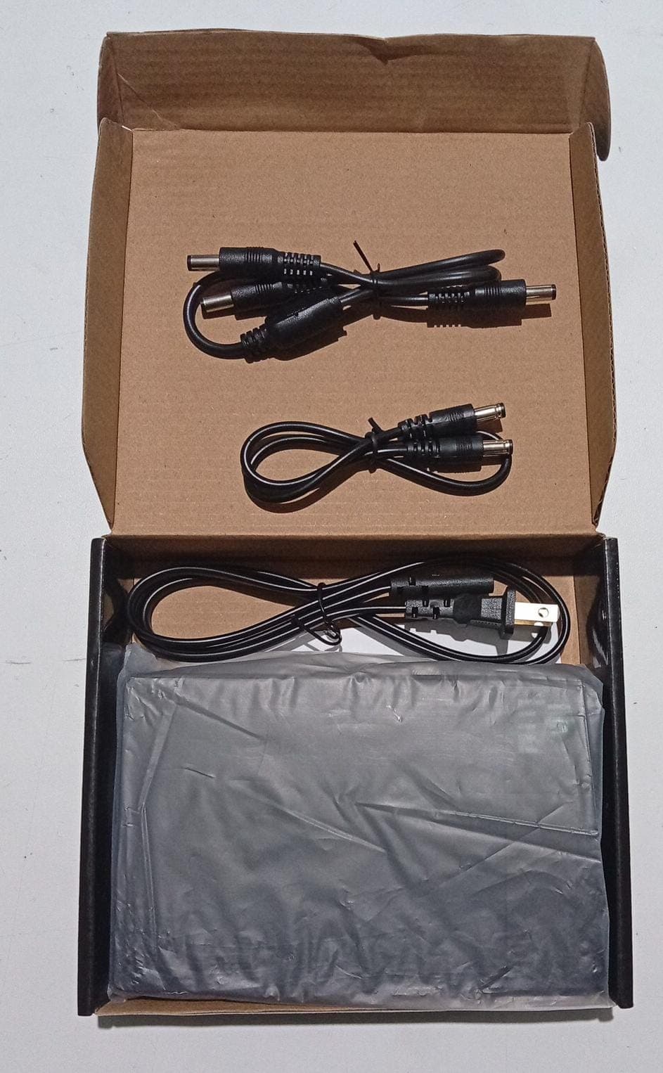 MINI UPS DC1018P para Router Módem, PoE Y Fibra Óptica – 10400mAh 18W – OPEN BOX — imagen 2