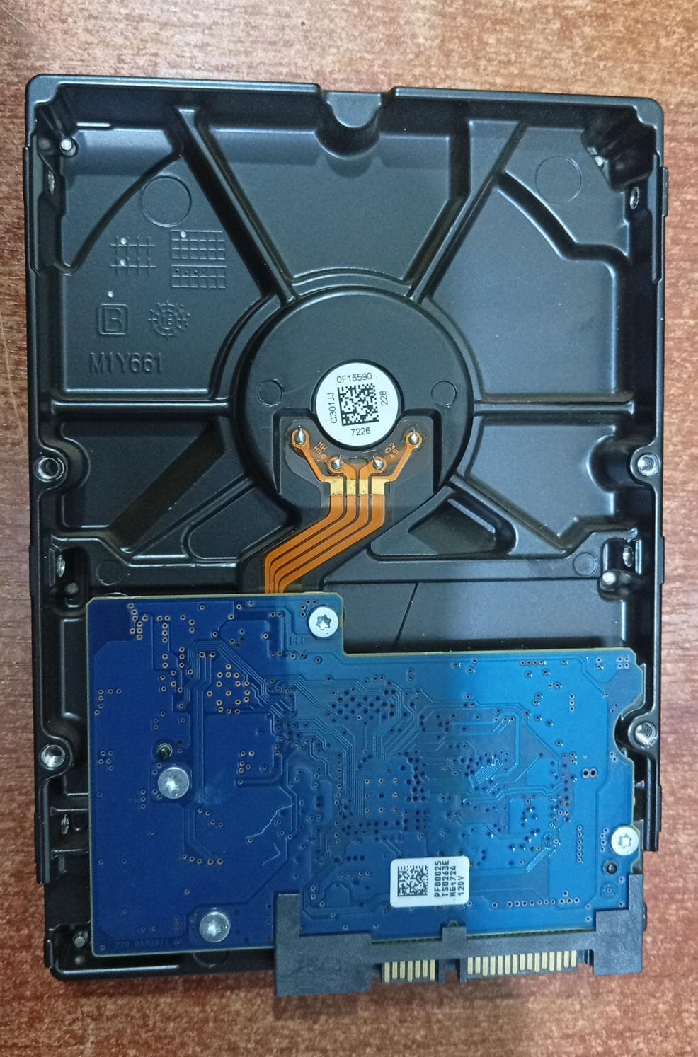 Disco Duro Toshiba DT01ACA100 1TB SATA III 7200RPM 3.5” Seminuevo para PC Desktop — imagen 2
