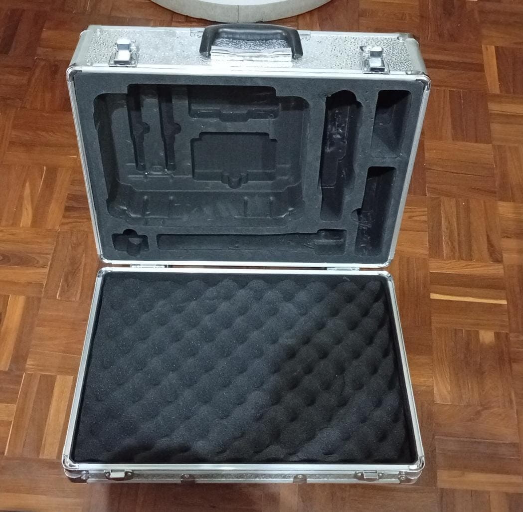 Maletín Metálico Rígido de Aluminio Multiuso para Equipos y Herramientas con Espuma Protectora / Usado — imagen 2
