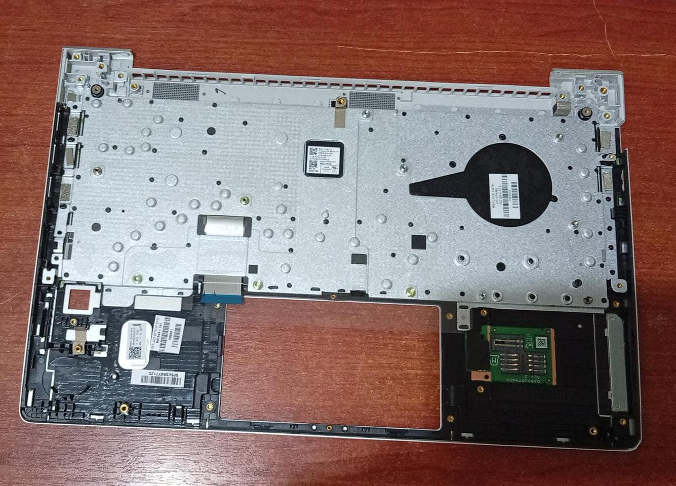 Teclado con Palmrest HP EliteBook Original Español Latino HP Spare N01849-161 Seminuevo — imagen 2