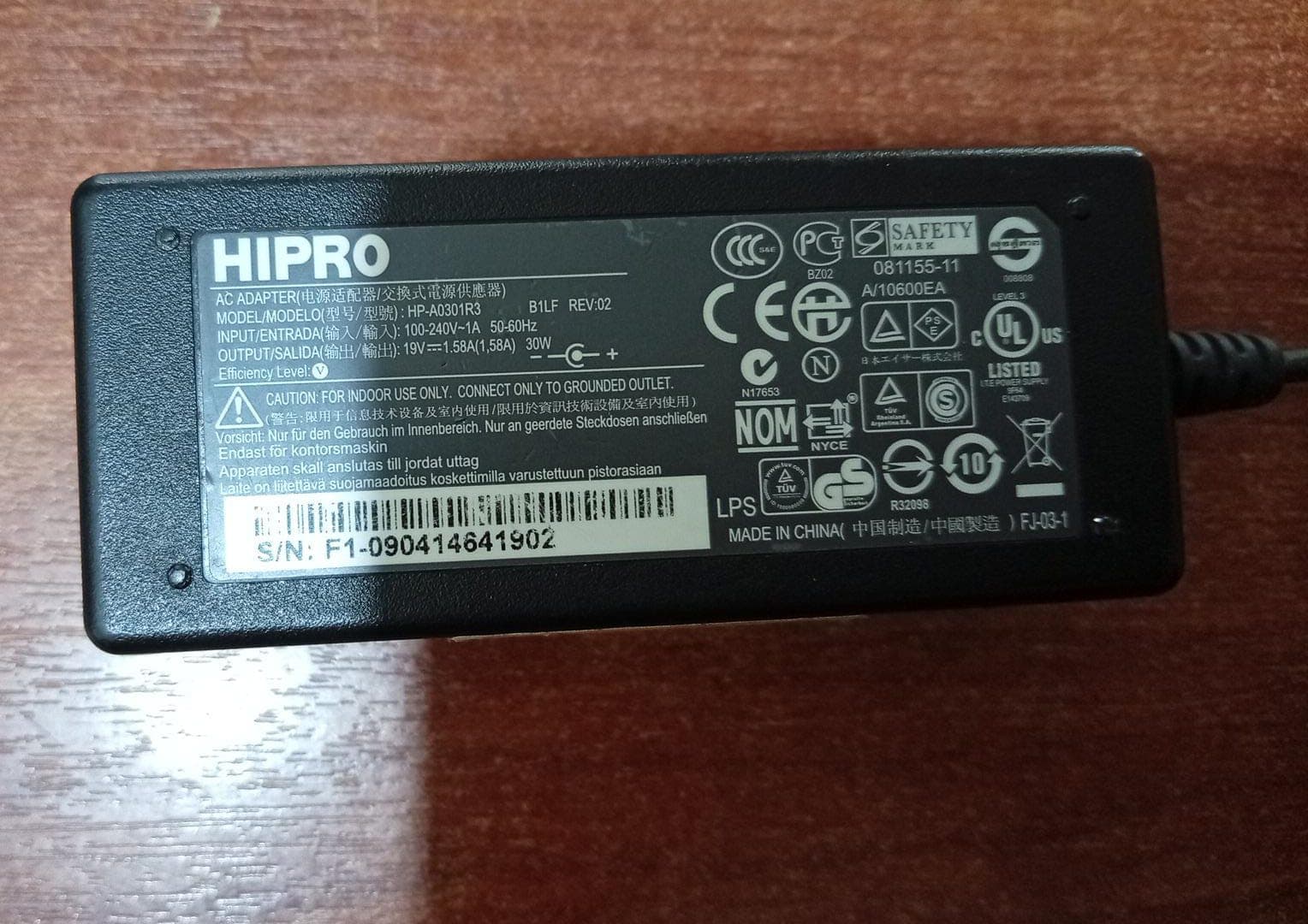 Cargador HIPRO HP-A0301R3 19V 1.58A 30W para HP Mini y Acer Aspire One – Usado — imagen 2