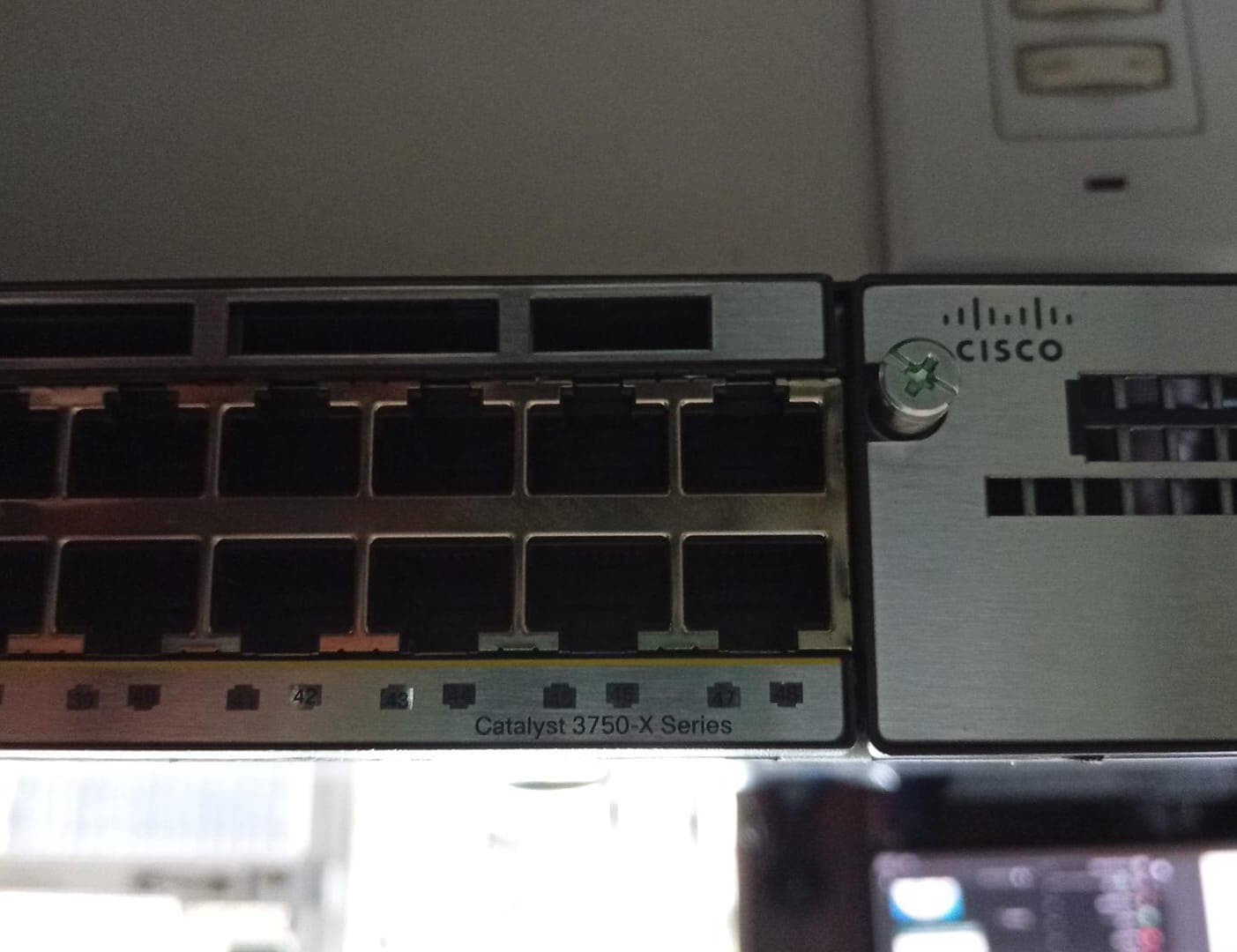 Switch Cisco Catalyst 3750-X Series 48 Puertos Gigabit Administrable Rack 1U / Usado — imagen 3