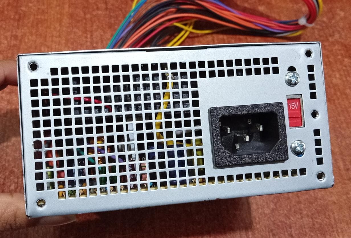 Fuente de Poder Quasad SFX-600W Mini ATX 600W para PC - Seminuevo — imagen 3