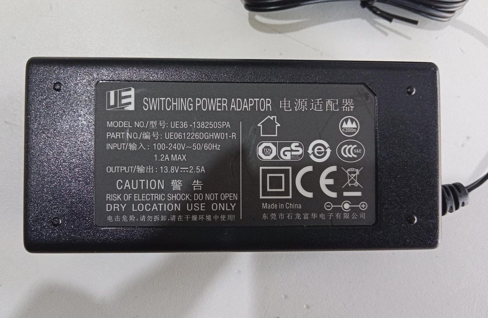 Adaptador de Corriente Switching 13.8V 2.5A UE UE36-138250SPA 34.5W / Usado — imagen 2