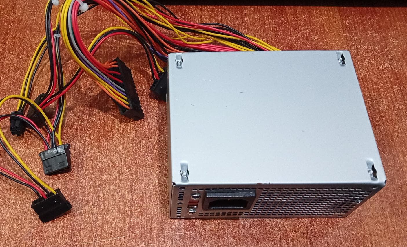 Fuente de Poder Quasad SFX-600W Mini ATX 600W para PC - Seminuevo — imagen 1