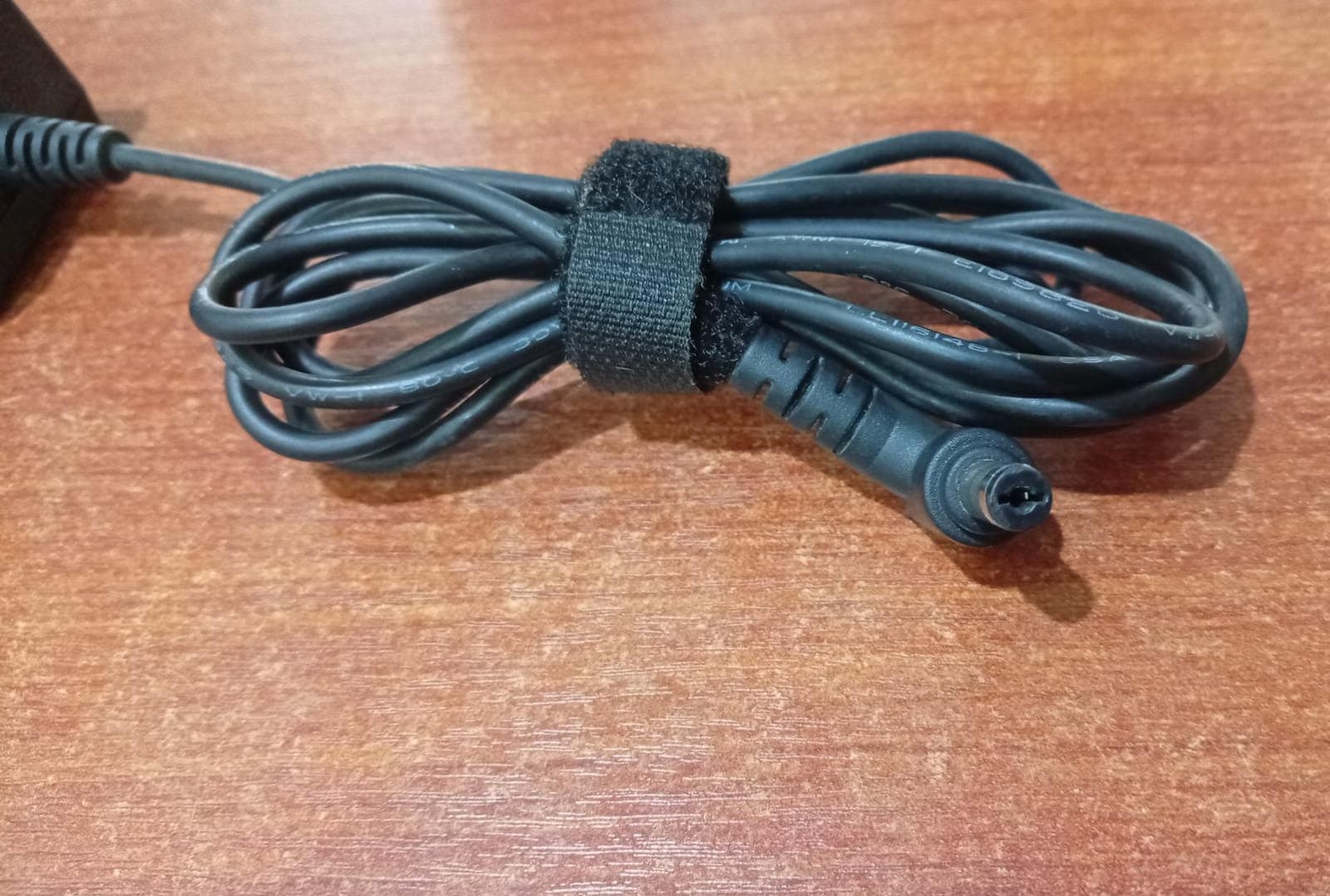 Cargador HIPRO HP-A0301R3 19V 1.58A 30W para HP Mini y Acer Aspire One – Usado — imagen 3