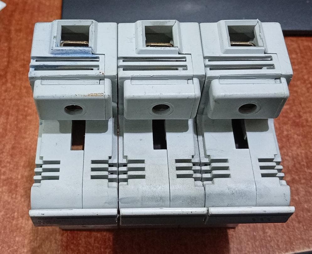 Portafusible Seccionador Hager LR703 Trifásico 3P 125A 690V - USADO — imagen 2