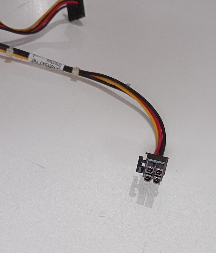 Cable Alimentación SATA HP Foxconn 577494-001 4 Pines a 3 SATA para Elite 8000/8200/8300 -Usado — imagen 2