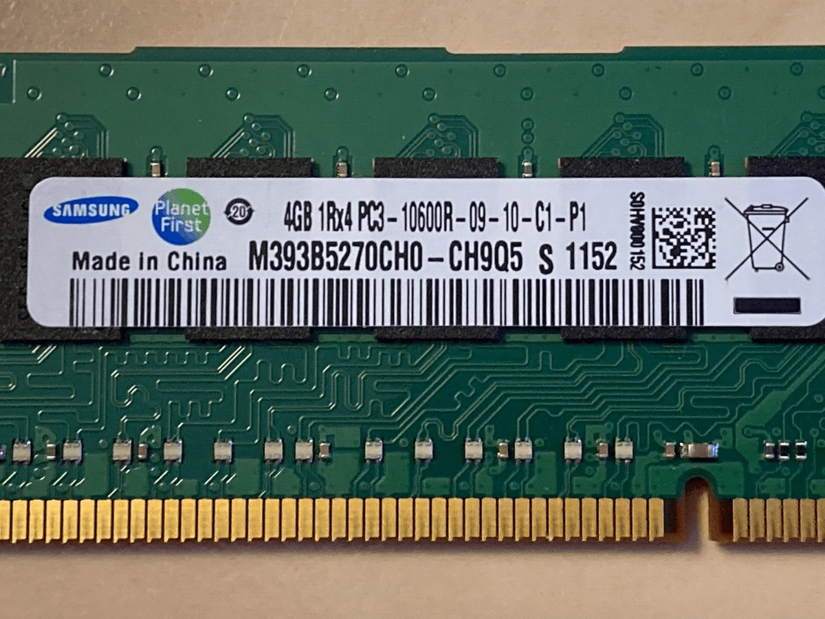 Memoria RAM Servidor Hynix 4GB DDR3 1333MHz PC3-10600R ECC REG HMT351R7BFR4C-H9 — imagen 2