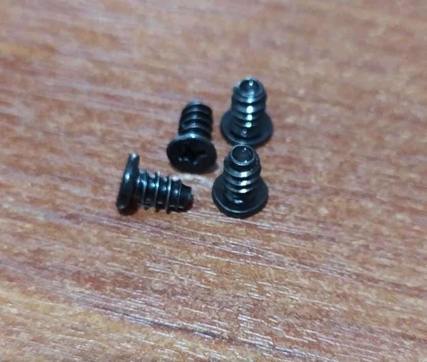4 Tornillos Pequeños para Ventiladores / Disipadores / FAN — imagen 1