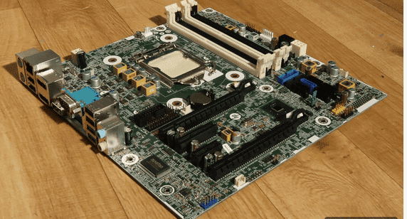 697895-002/ 698114-001/ 700889-601 | HP Z230 SFF | Intel C226 — imagen 1