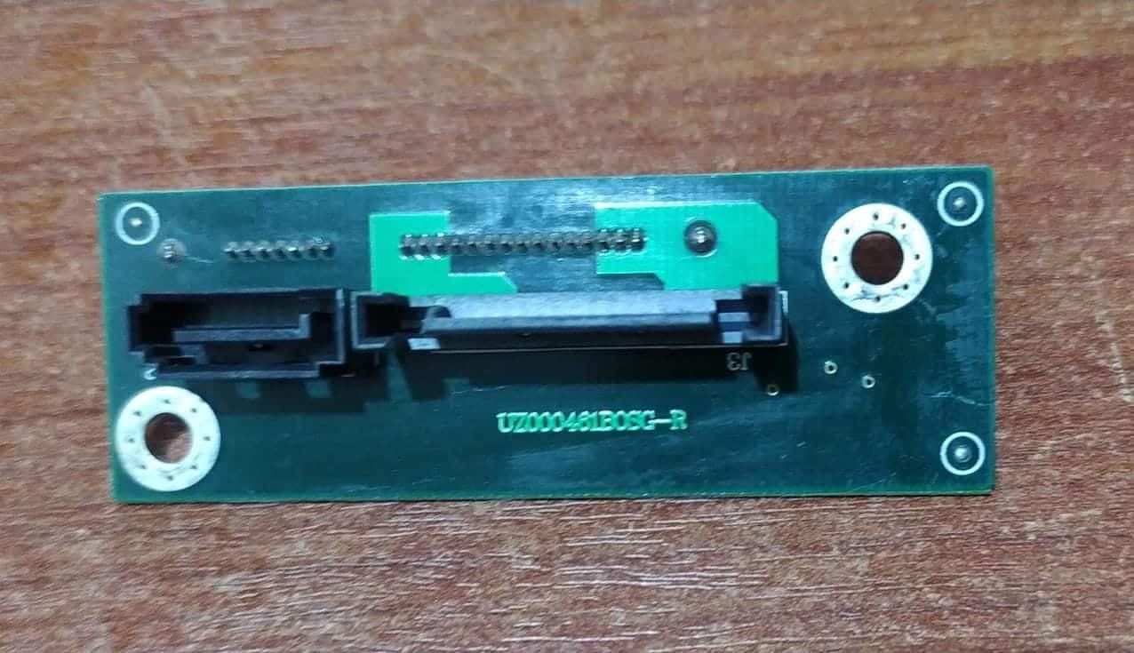 Adaptador | BM7025-03E | E313961 | P2T0026 | SN-REV 130603E | SAN SHING | SATA a SAS — imagen 2