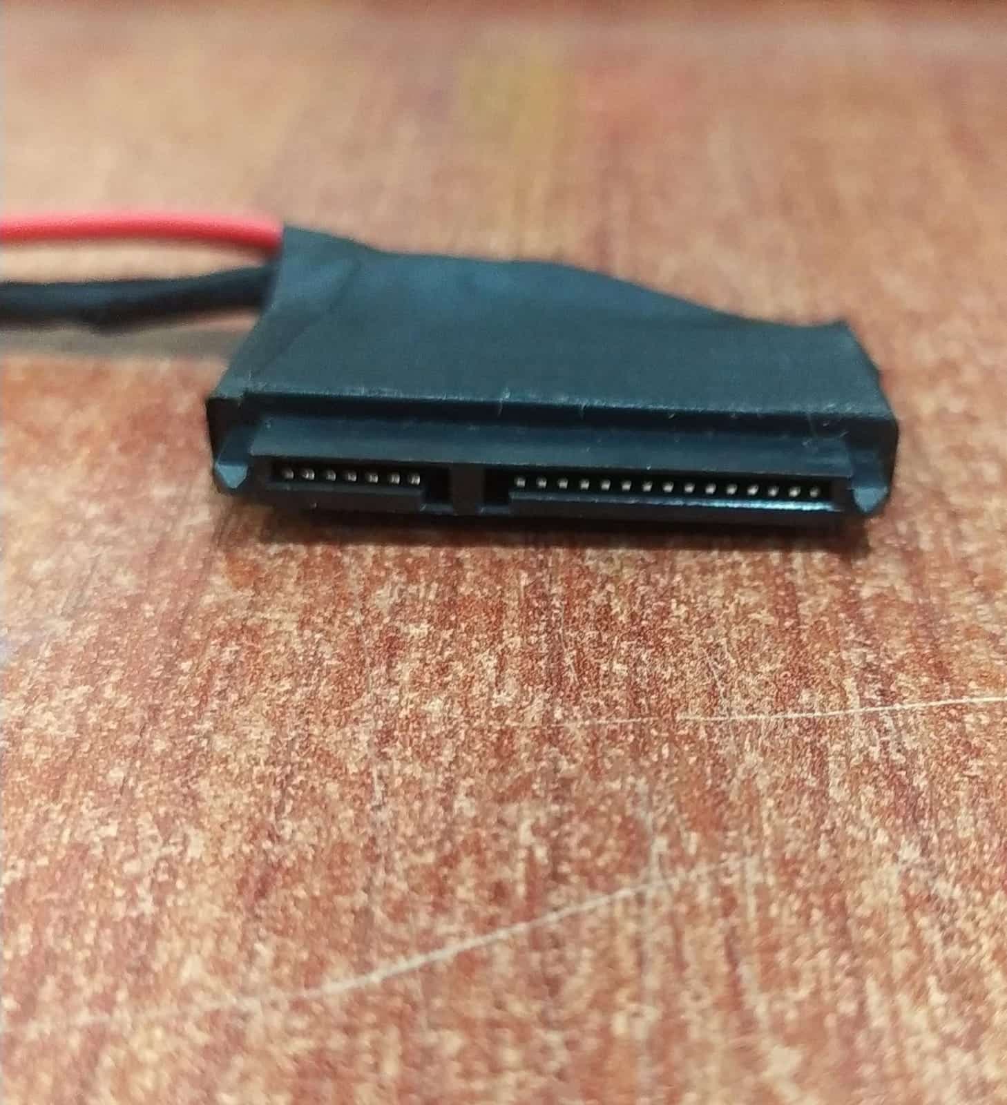 Adaptador Cable SATA 4‑pin laptop a SATA HDD/SSD 2.5″ – original OEM MGE (350.0E204.0001) — imagen 3
