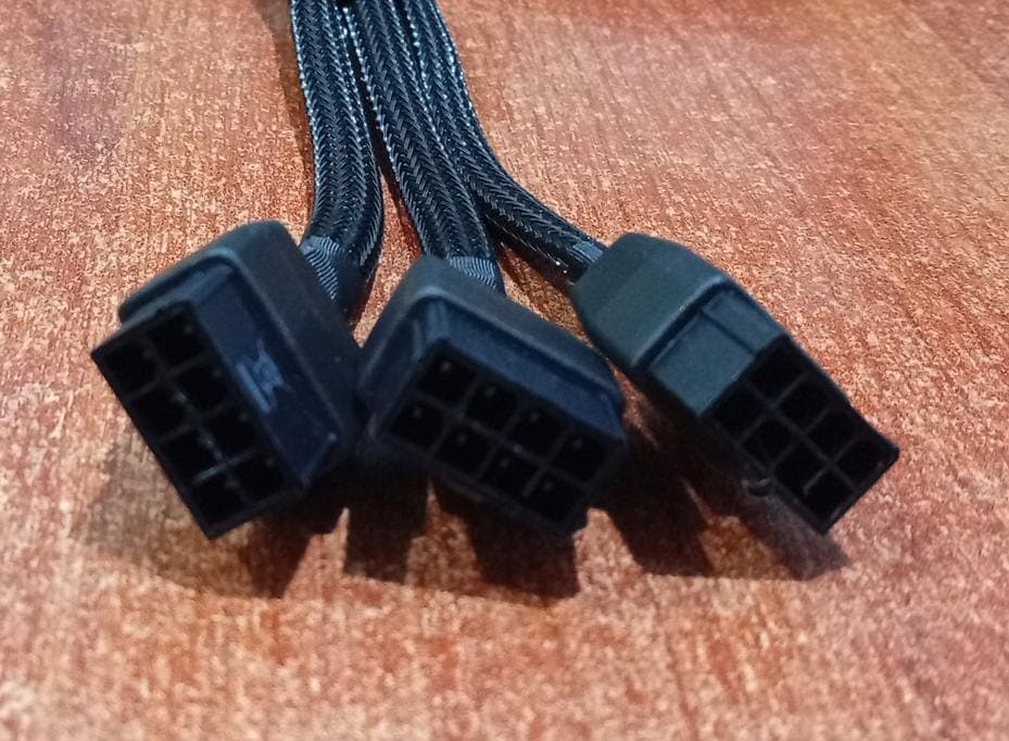 Cable Adaptador / Divisor GPU NVIDIA / AMD TAMAF01096‑H Alta Potencia / 12 Pin EPS a 3x8 Pin PCIe — imagen 3