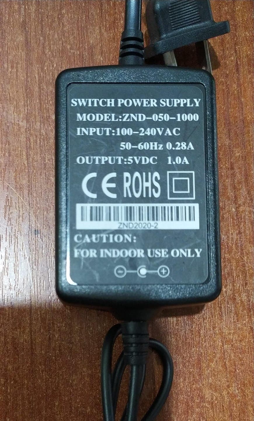 Adaptador de poder Power Supply ZND-050-1000 5V 1A (5.5×2.5 mm) – universal media converter — imagen 2