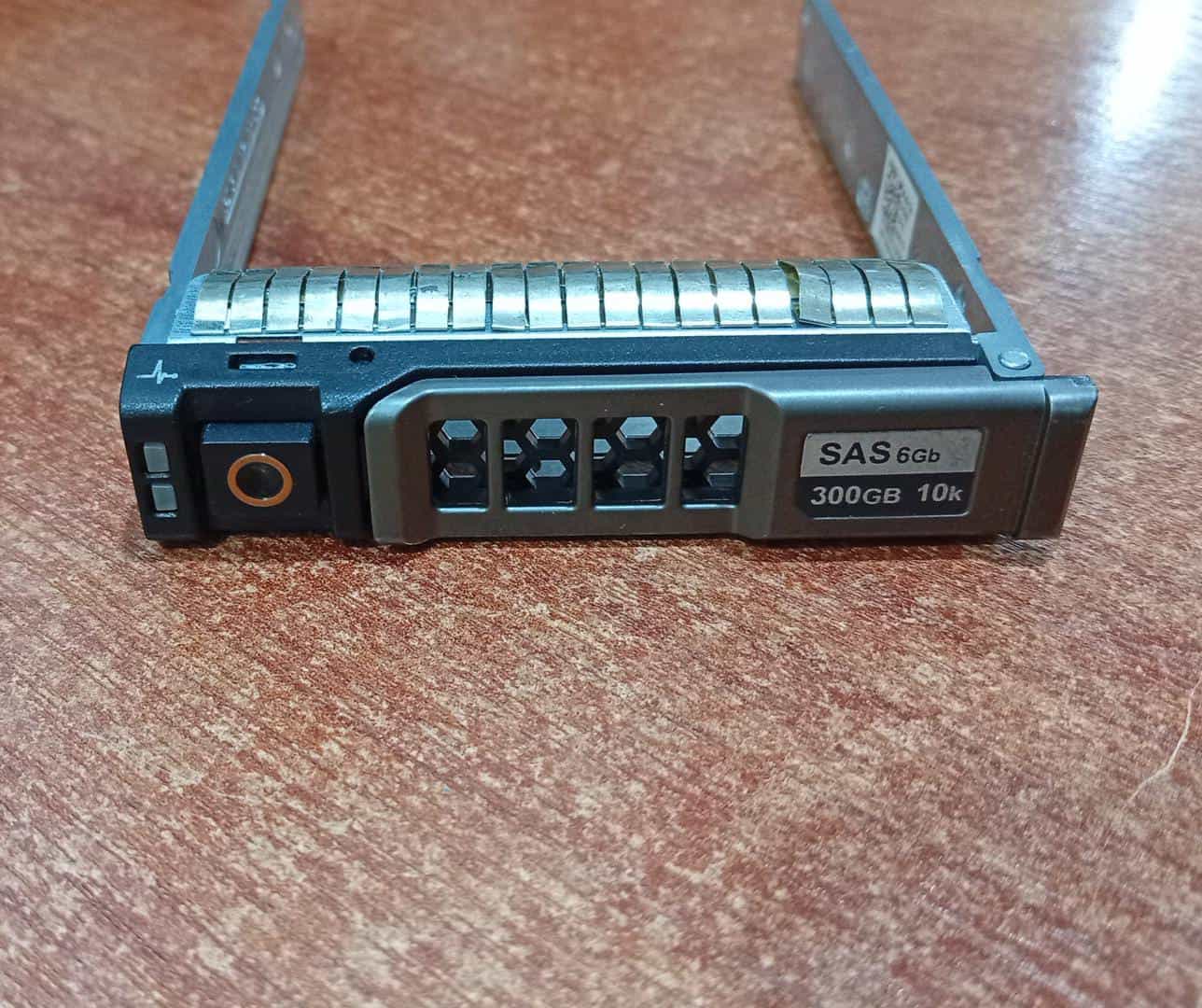 Bandeja / Caddy HDD 2.5" SAS / SATA Dell DP/N 0NRX7Y (71070-35P-2510-A00) para servidores PowerEdge