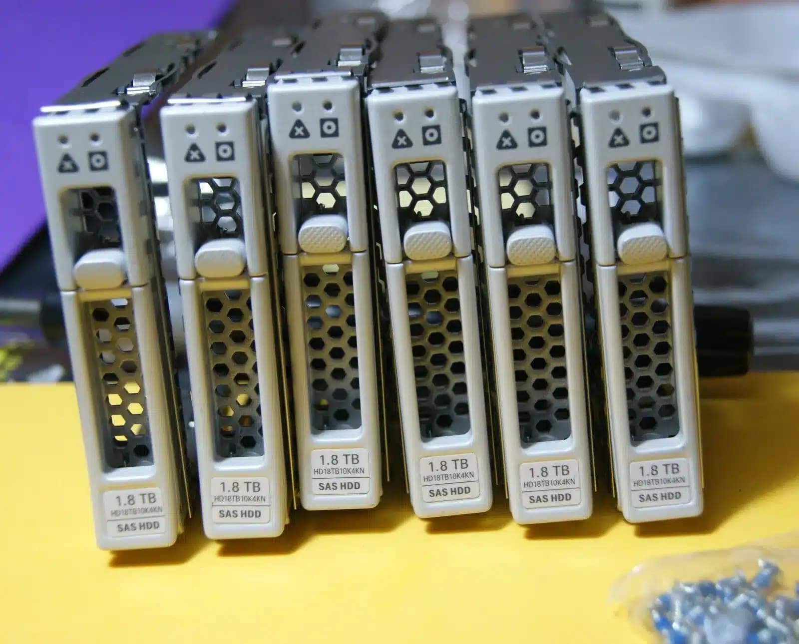 Bandeja de disco duro | 2,5 pulgadas | Servidor de M5 | CADDY 74-113290-01 | CISCO C220, C240, C480 | Bahía de discos HDD — imagen 4