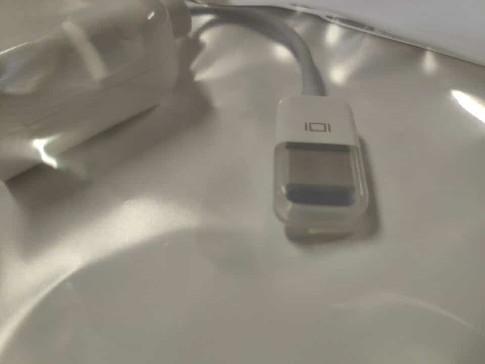 Cable adaptador de video Apple MacBook Air | Micro DVI a Video y Audio | MB202G/A — imagen 5