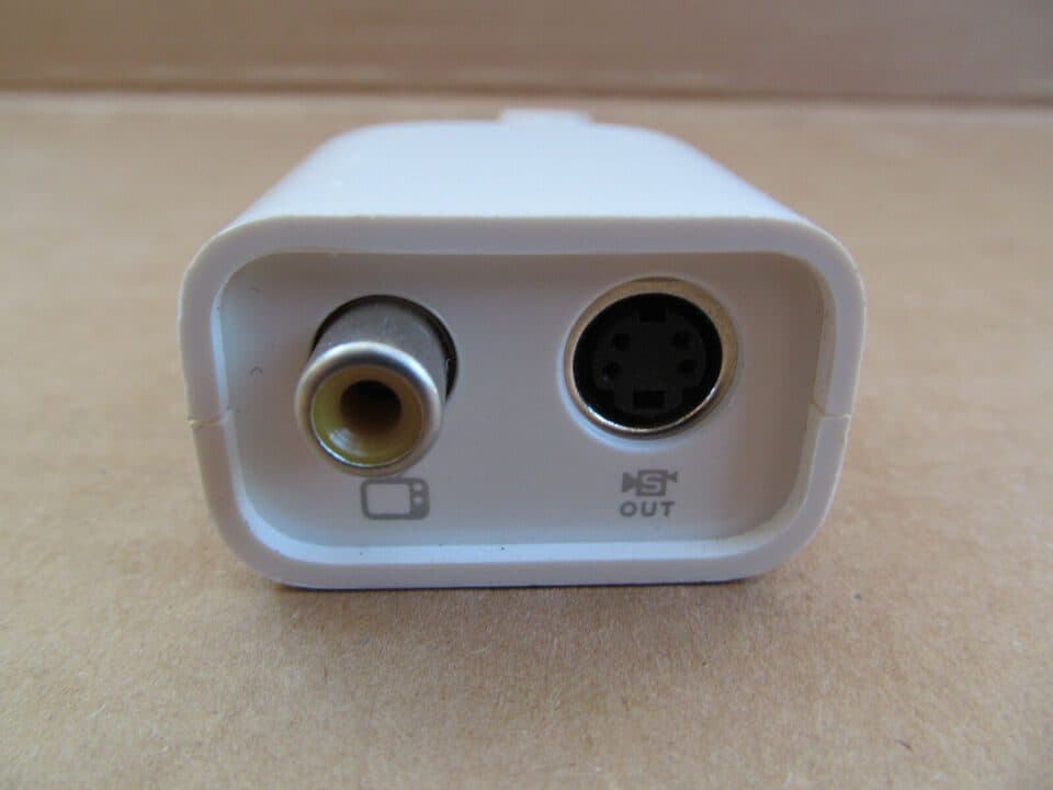 Cable adaptador de video Apple MacBook Air | Micro DVI a Video y Audio | MB202G/A — imagen 3