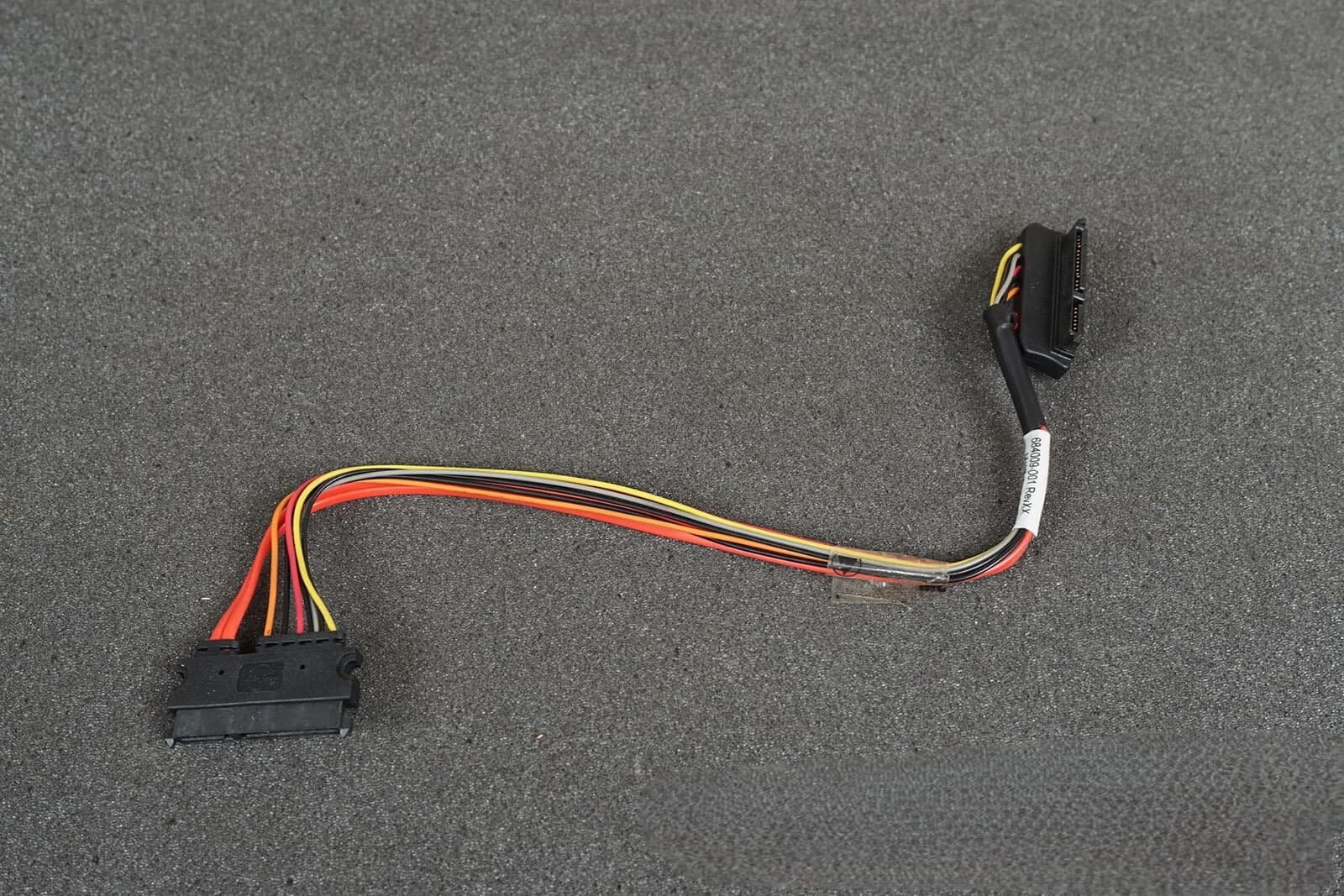 Cable de Alimentación SATA HP 684009-001 RevXX Molex 15 Pines Para Servidores y Bays Internos — imagen 1