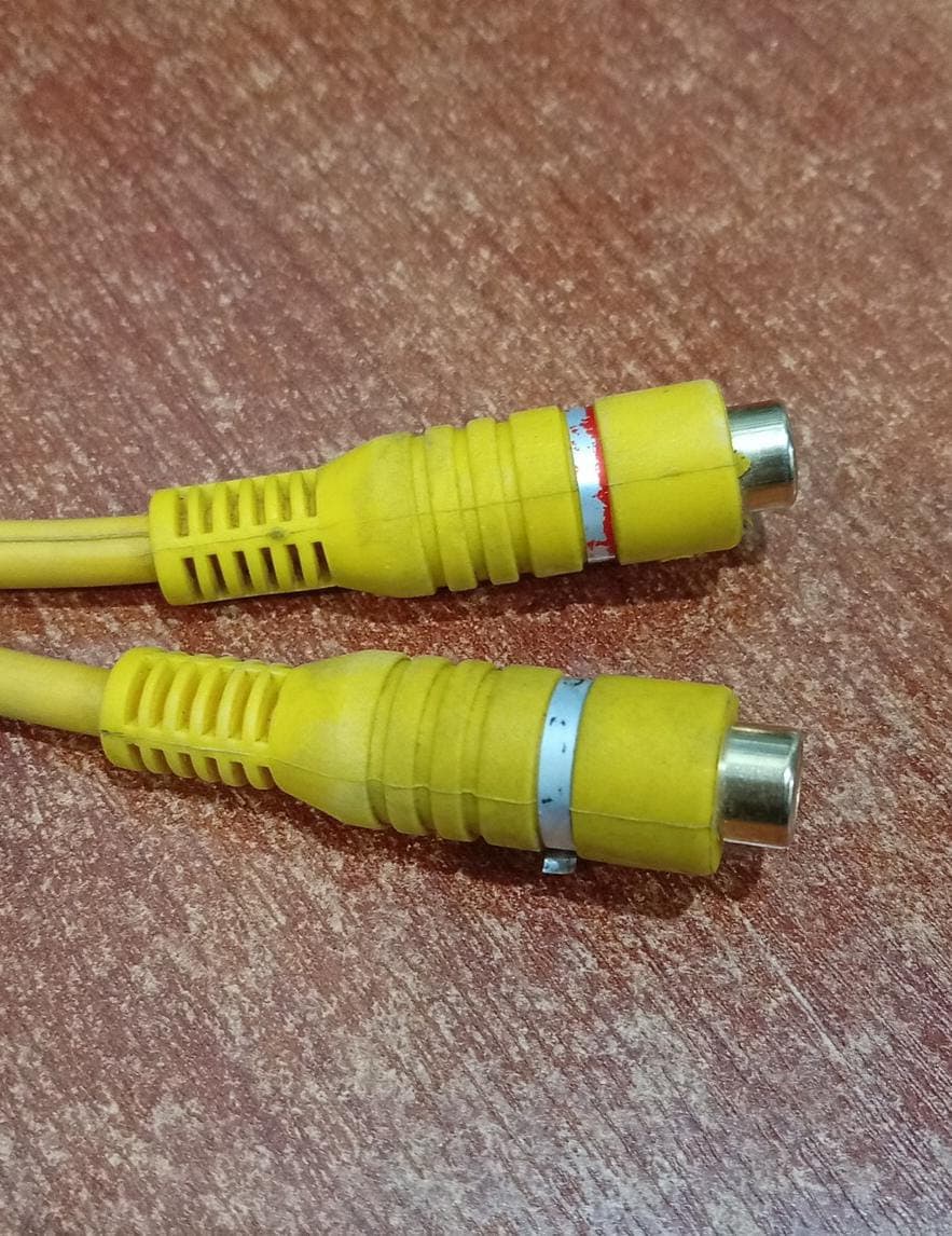 Cable Duplicador RCA Macho a 2 RCA Hembra – Amarillo (video‑compuesto/audio) — imagen 4
