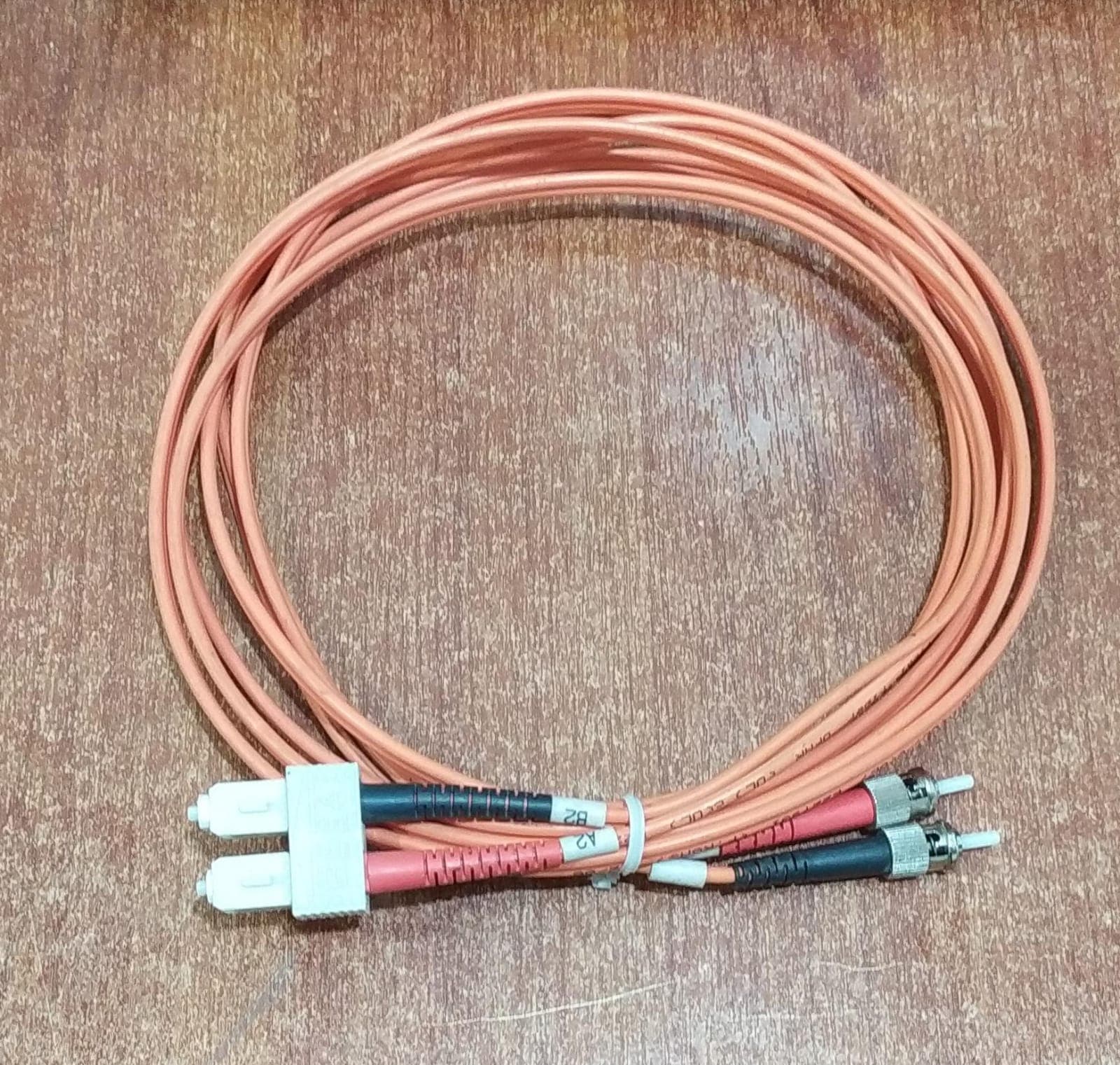 Cable Fibra Óptica OM1 62.5/125 3 m – Plus Corning – SC→ST – OFNR – Seminuevo — imagen 1