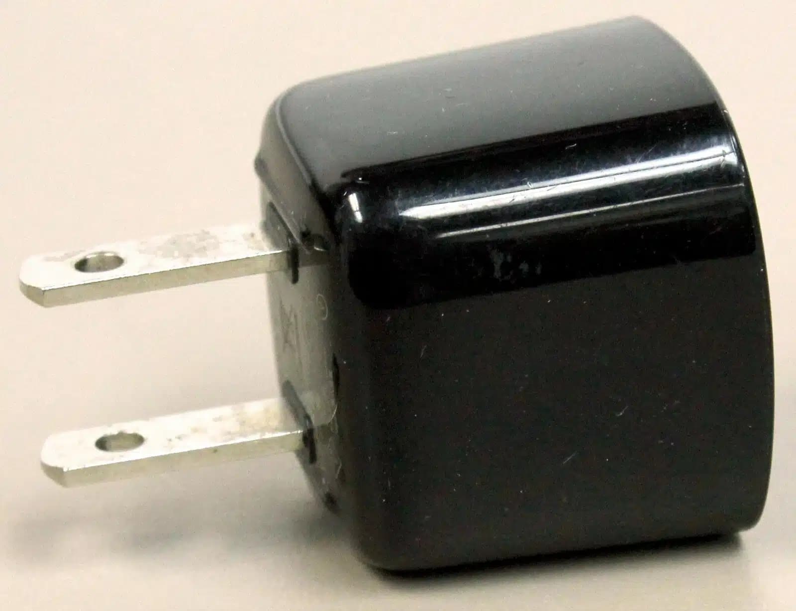 Caja de 100 unidades de Cargador | Adaptador de Celular | BlackBerry HDW-24481-001| 100V 240V 750mA — imagen 5