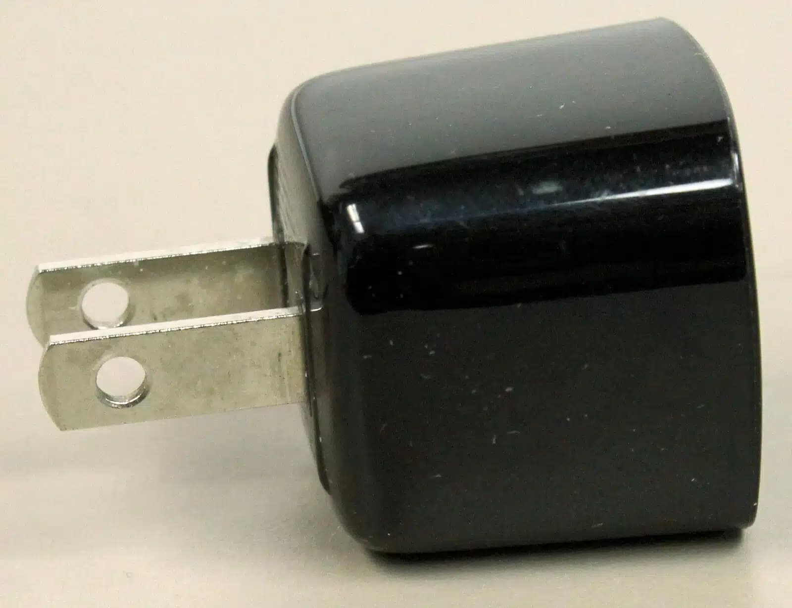 Caja de 100 unidades de Cargador | Adaptador de Celular | BlackBerry HDW-24481-001| 100V 240V 750mA — imagen 4