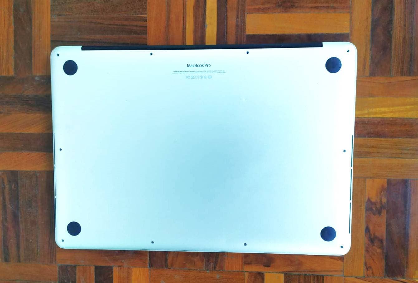 CARCASA INFERIOR APPLE MACBOOK PRO 15" RETINA 2012-2013 SEMINUEVA — imagen 2